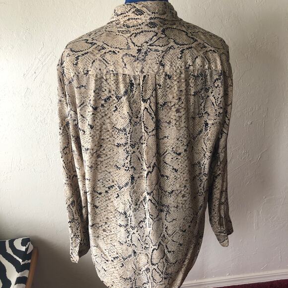Equipment Femme Snake Print Silk Blouse in Brown/ Tan Size M - Picture 5 of 8
